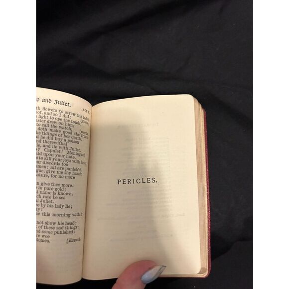 Antique Leather Bound Volume of Shakespeare 1920's Vintage - Picture 4 of 15